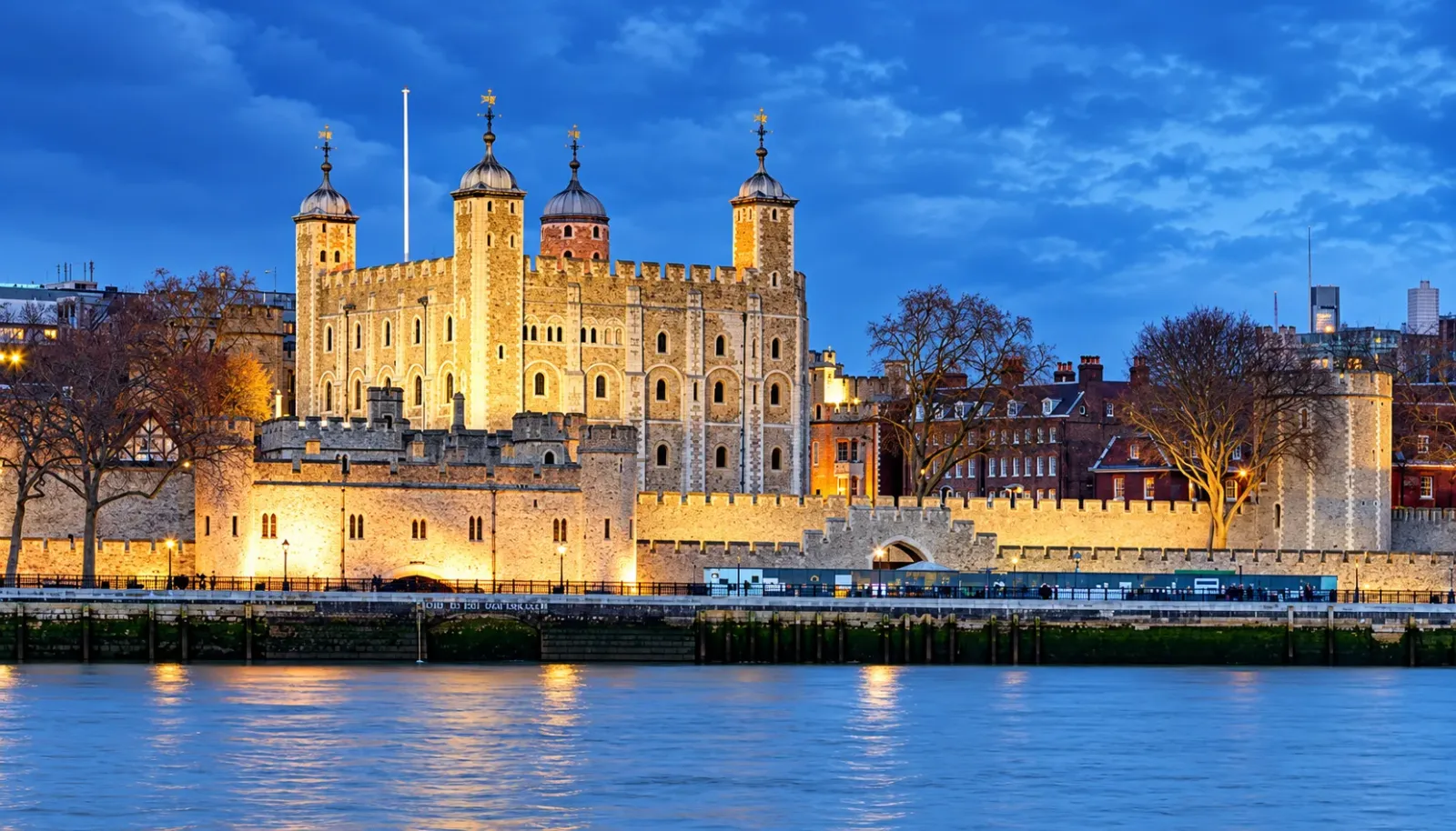 tower-of-london-phao-dai-co-giua-long-thu-do-nuoc-anh