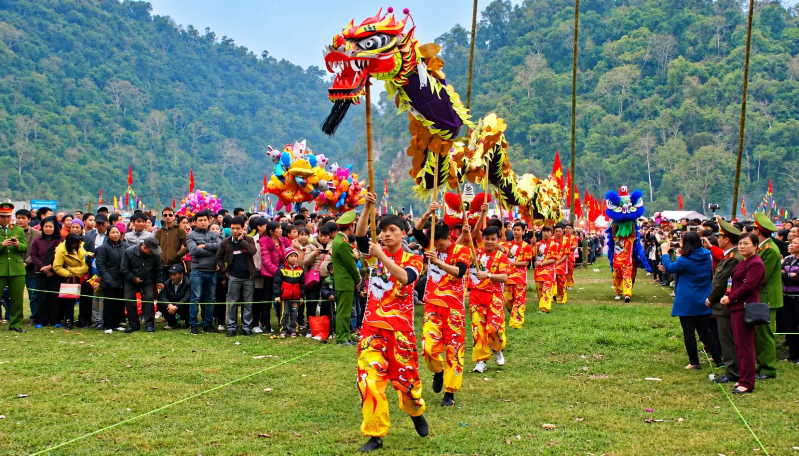 le-hoi-long-tong-khong-khi-tung-bung-voi-nhung-tro-choi-dan-gian