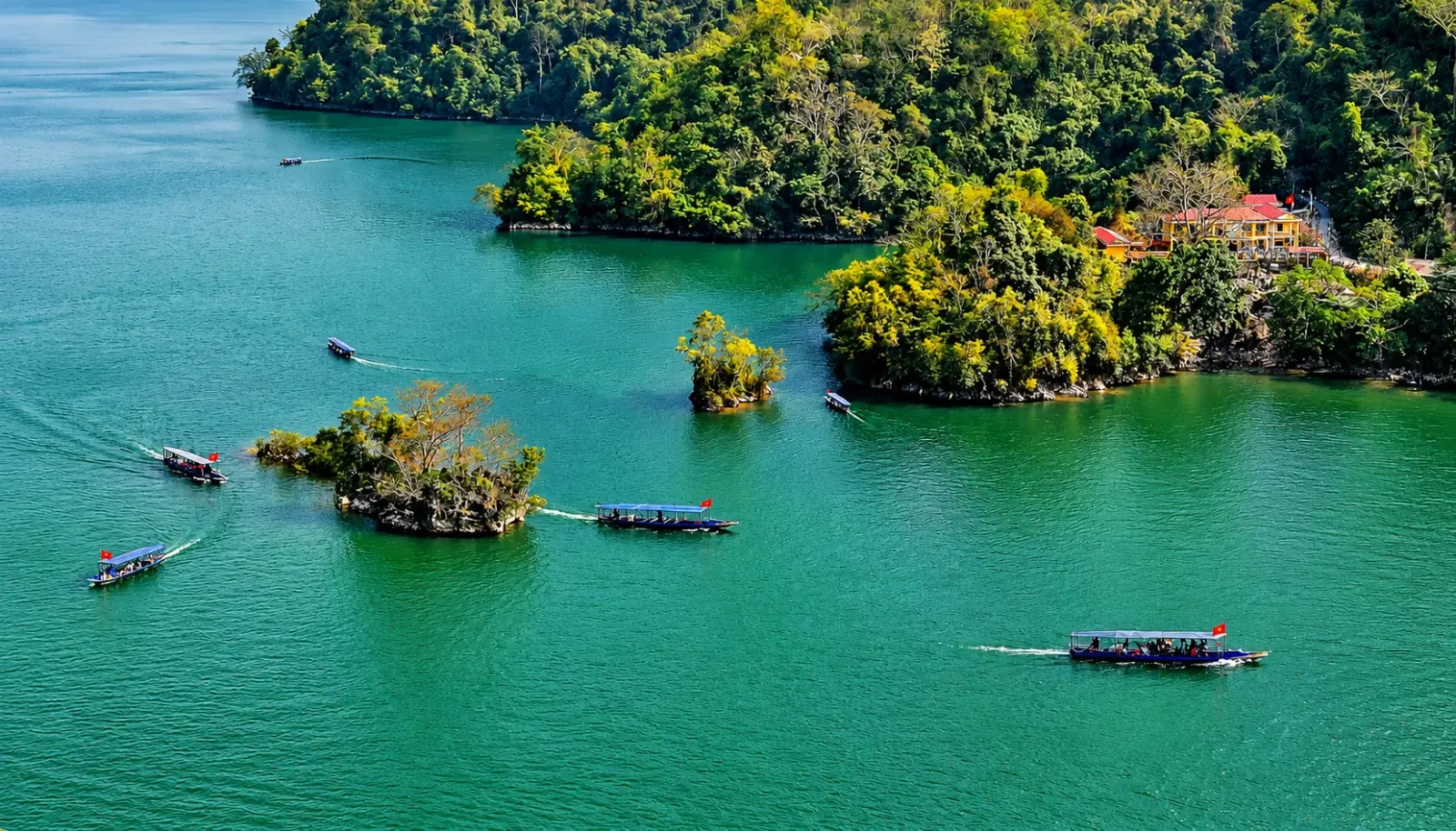 vuon-quoc-gia-ba-be-buc-tranh-son-thuy-huu-tinh-giua-nui-rung-bac-kan