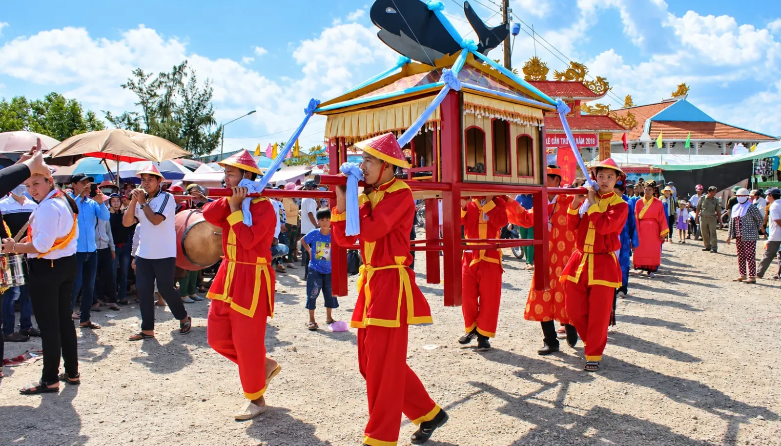 khong-khi-le-hoi-nghinh-ong-truyen-thong-tai-bac-lieu