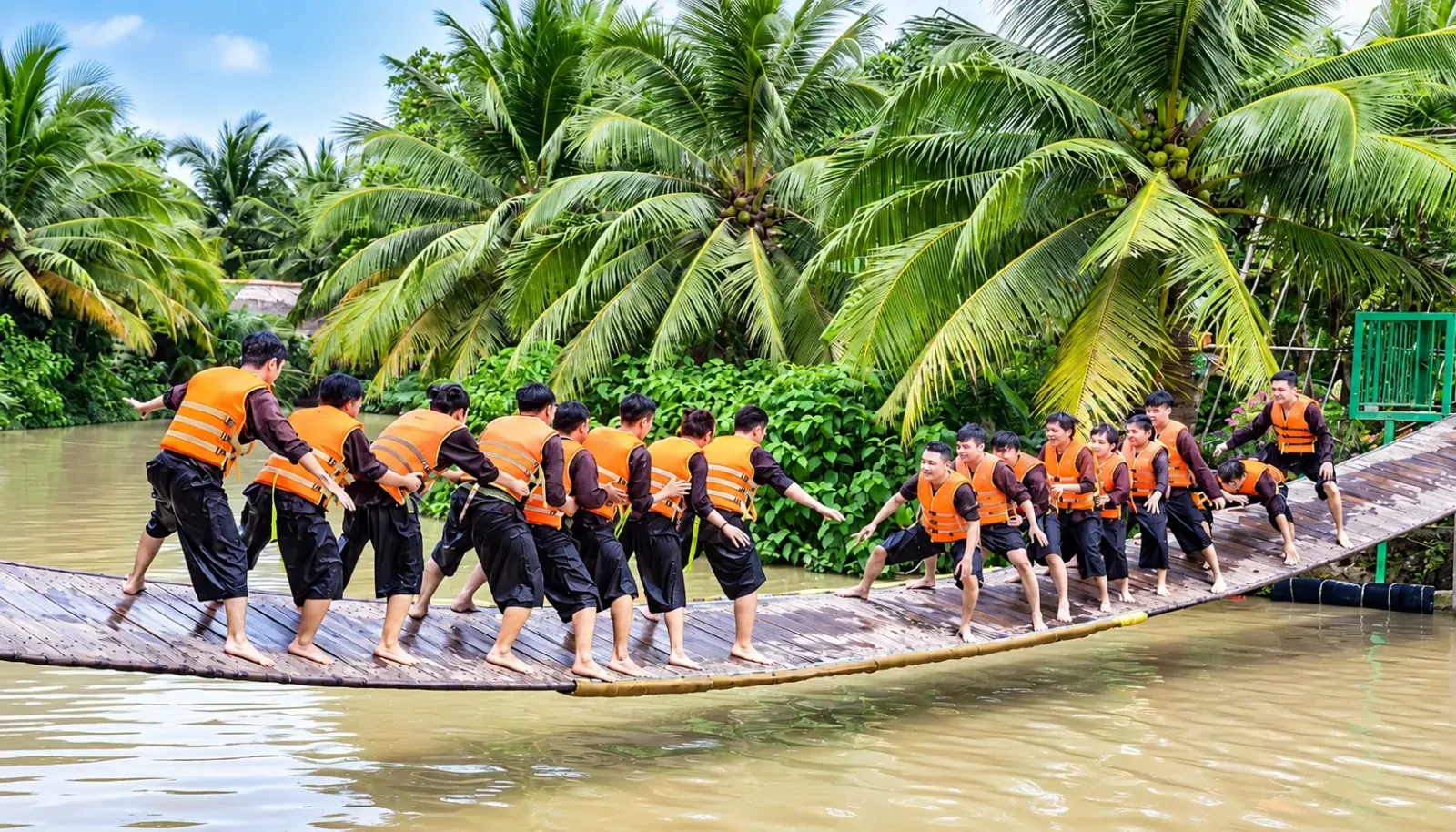 khu-du-lich-lan-vuong-ben-tre-voi-tro-choi-di-cau-tren-mat-nuoc