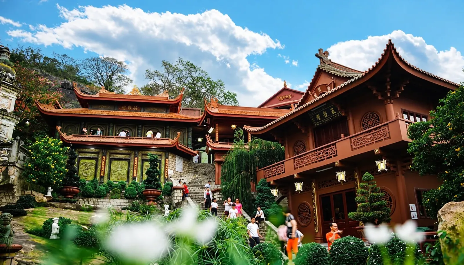 chua-hang-phuoc-dien-tu-ngoi-chua-co-giua-nui-sam-chau-doc