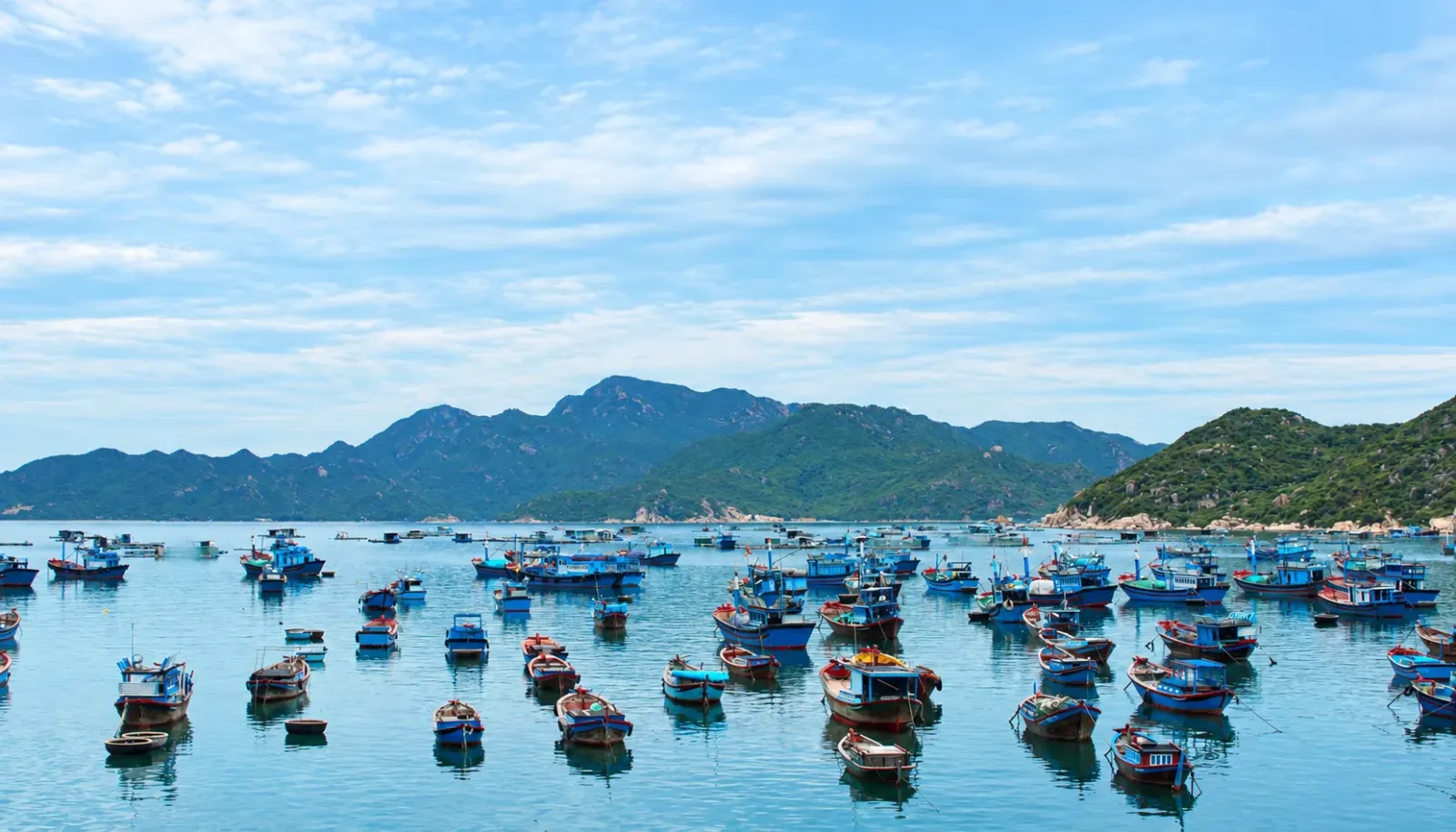 binh-ba-tu-thang-3-den-thang-9-bien-xanh-troi-trong-thich-hop-tam-bien