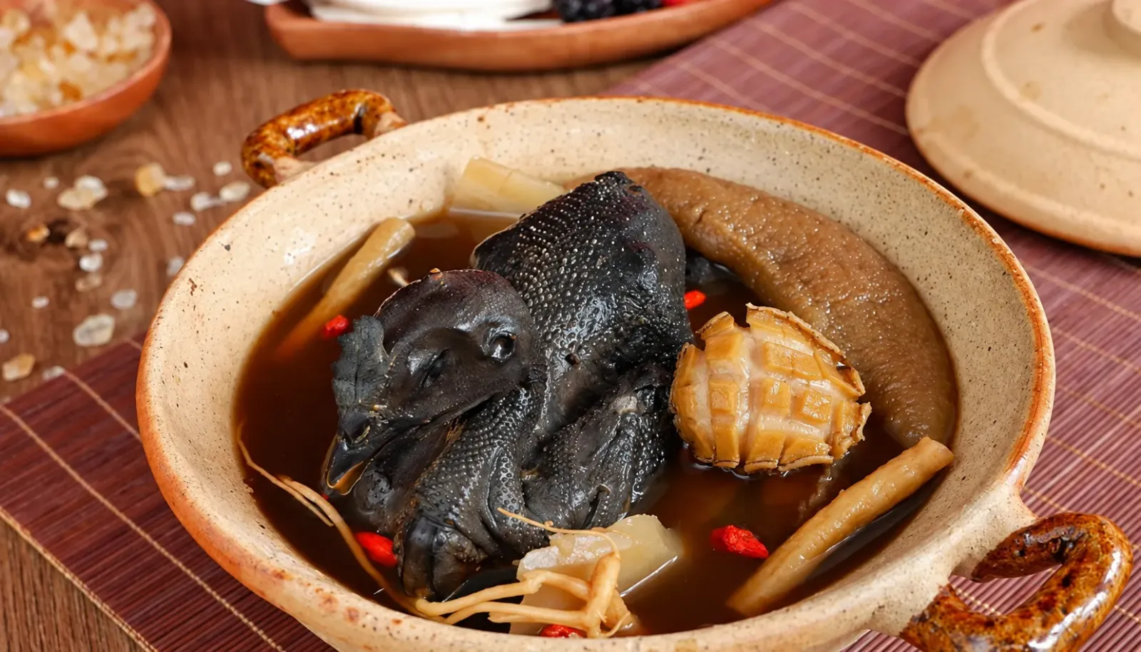 ga-den-tua-chua-mang-huong-vi-rieng-biet-cua-nui-rung-tay-bac