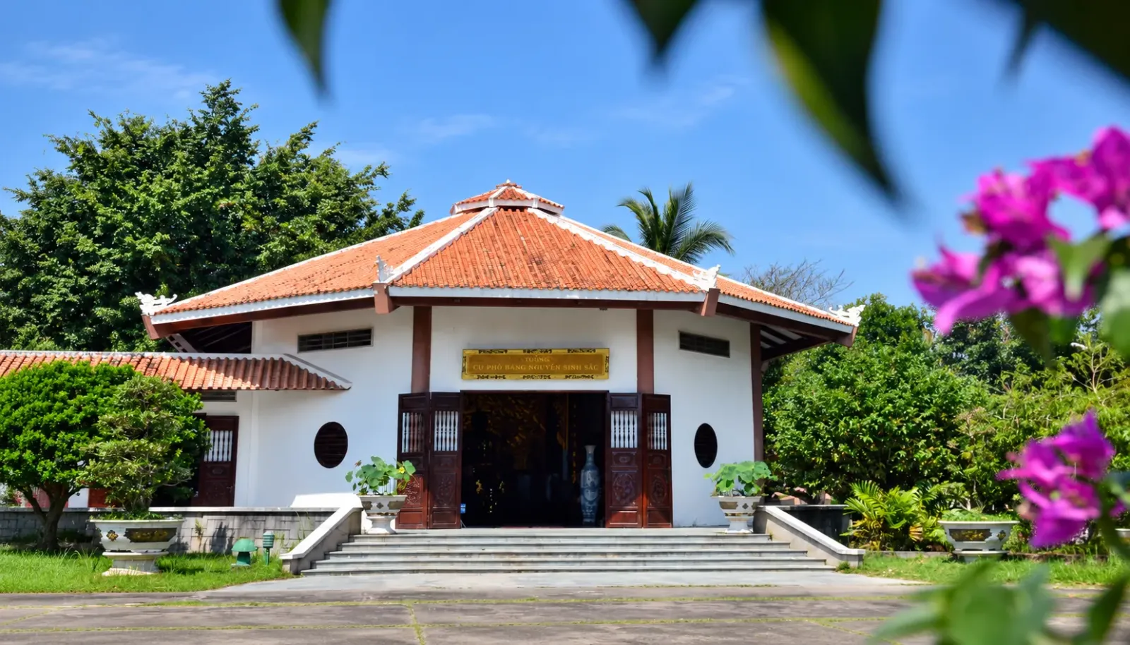 khu-di-tich-nguyen-sinh-sac-noi-luu-dau-lich-su