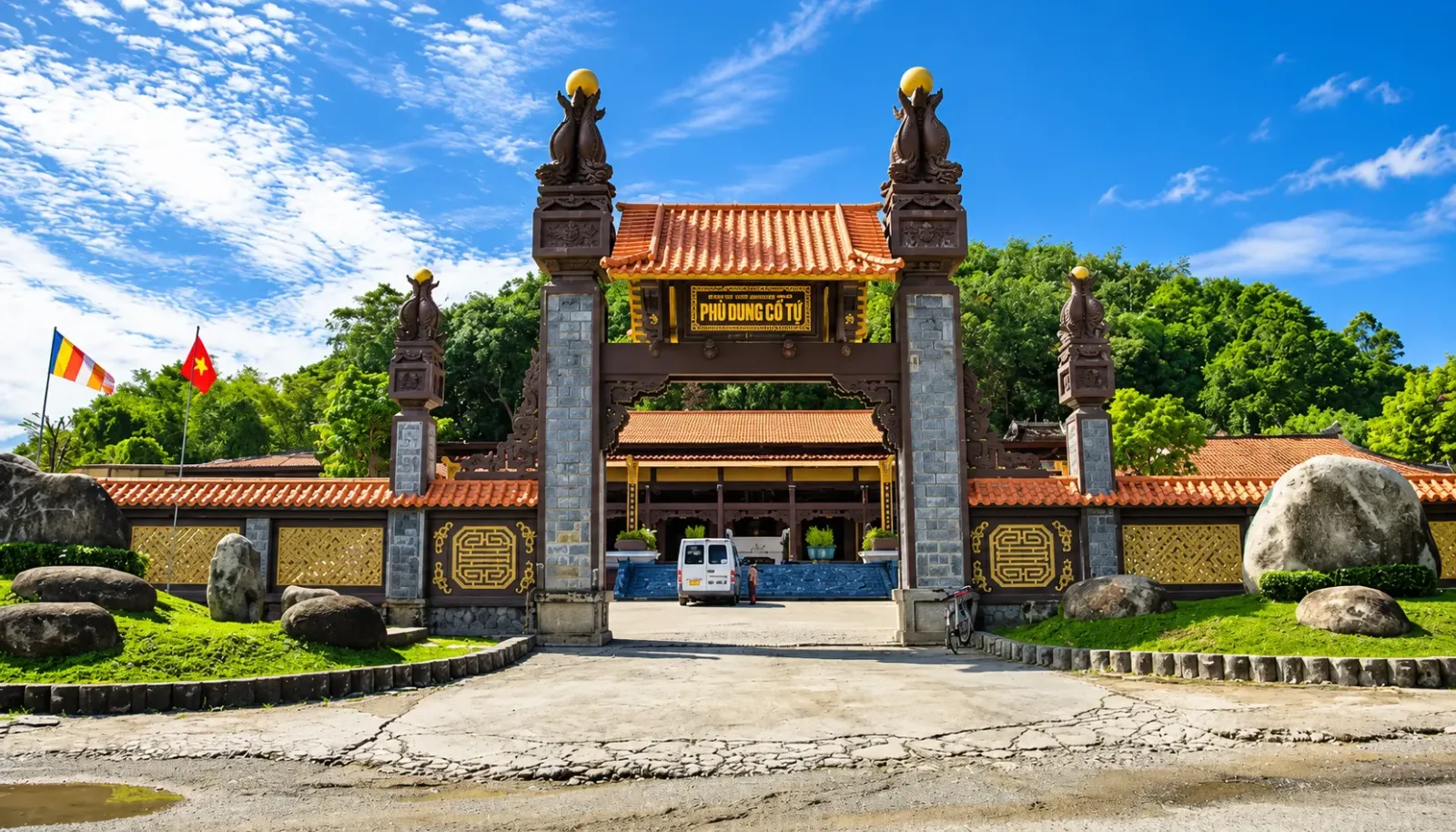chua-phu-dung-ngoi-co-tu-thanh-tinh-giua-long-ha-tien