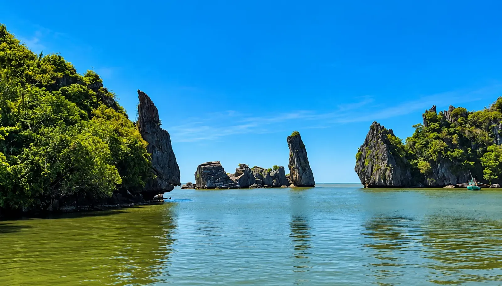 hon-phu-tu-bieu-tuong-bien-dao-noi-bat-cua-ha-tien