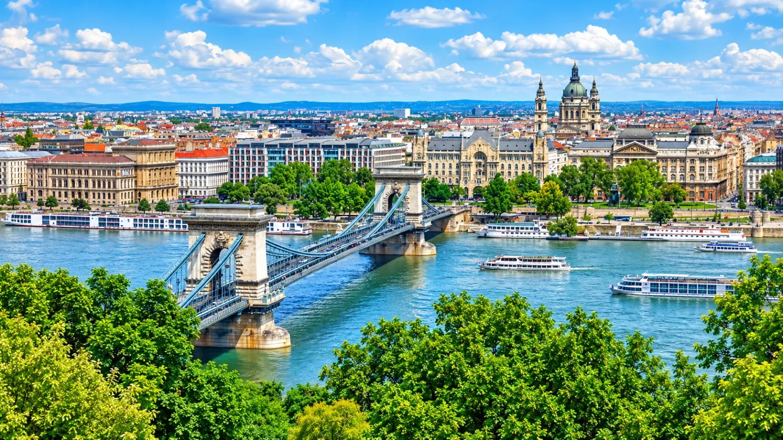 Toàn cảnh Budapest và sông Danube nhìn từ khu Castle Hill