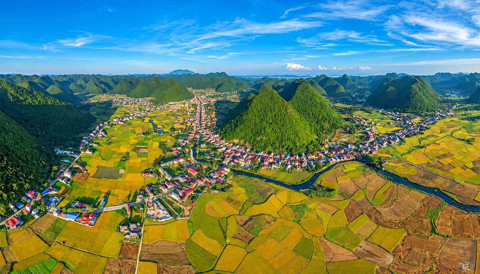 mau-son-ve-dep-nui-rung-hung-vi-quanh-nam