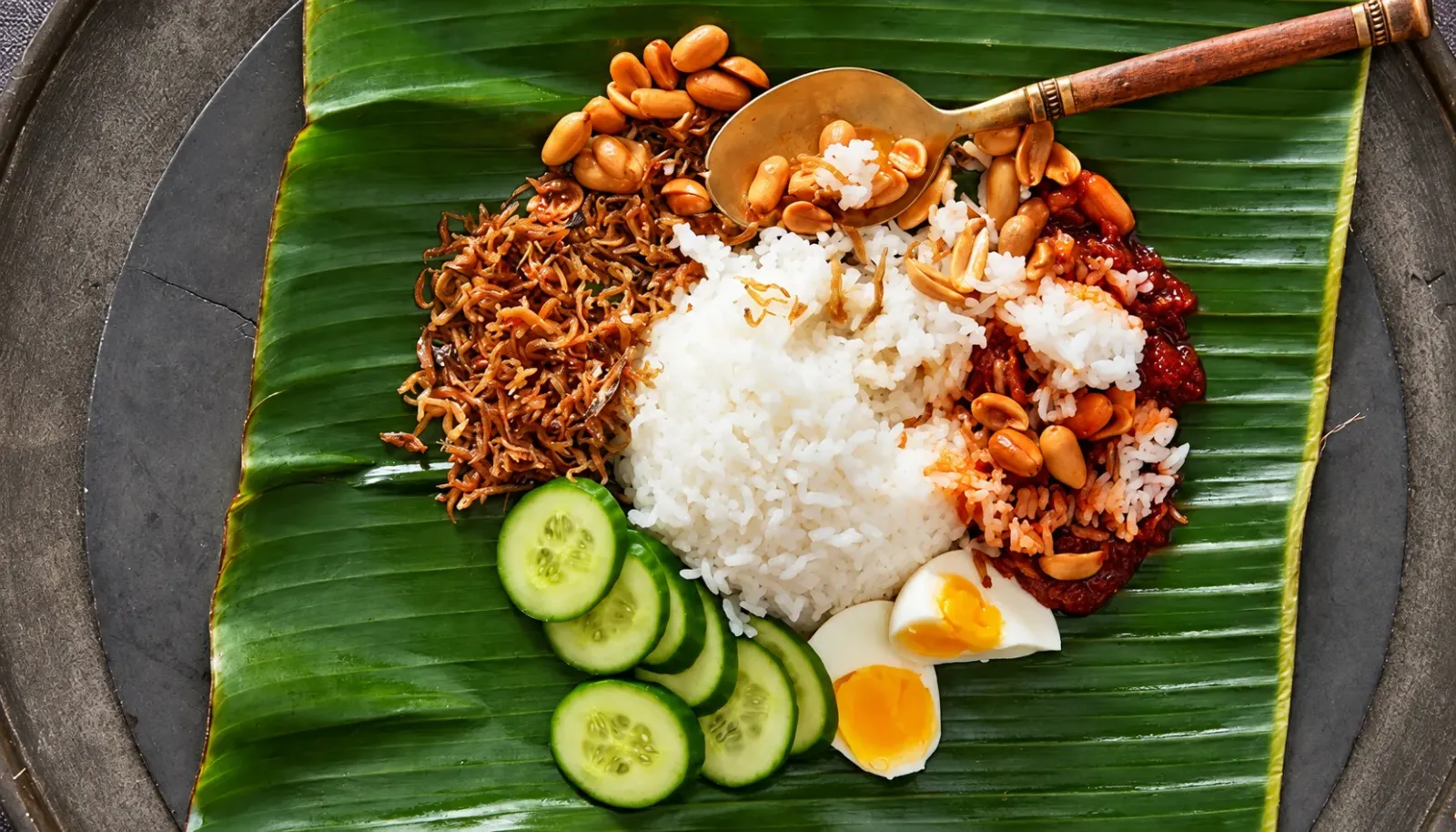 nasi-lemak-mon-an-truyen-thong-noi-tieng-malaysia