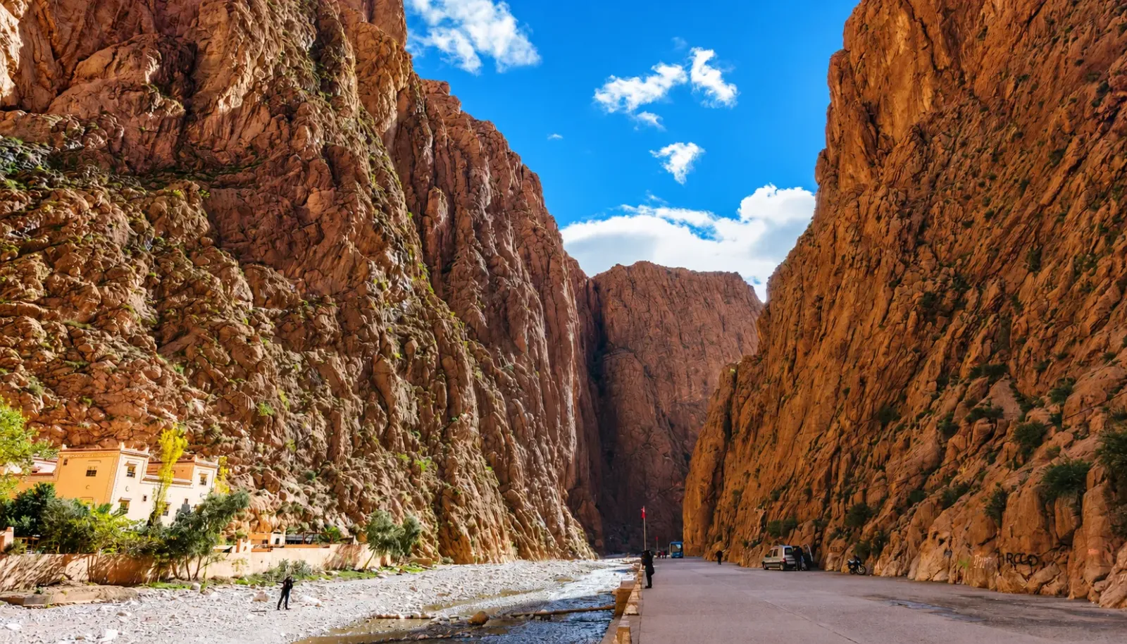 todra-gorge-hem-nui-hung-vi-giua-long-maroc