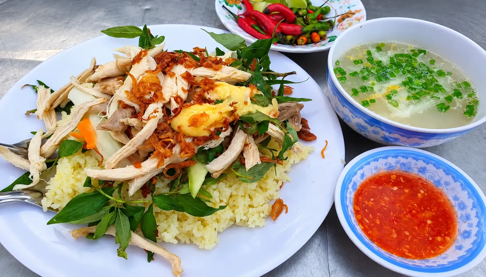 com-ga-nha-trang-mon-ngon-dia-phuong
