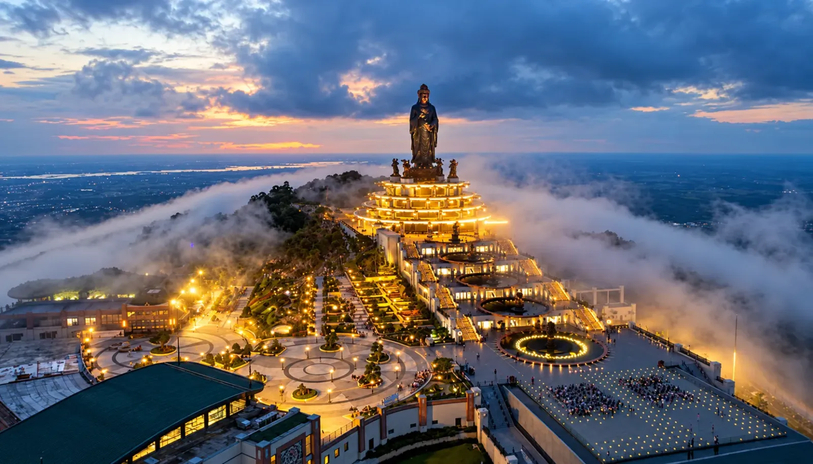 quan-the-tam-linh-tren-nui-ba-den-giua-khung-canh-may-nui-tay-ninh
