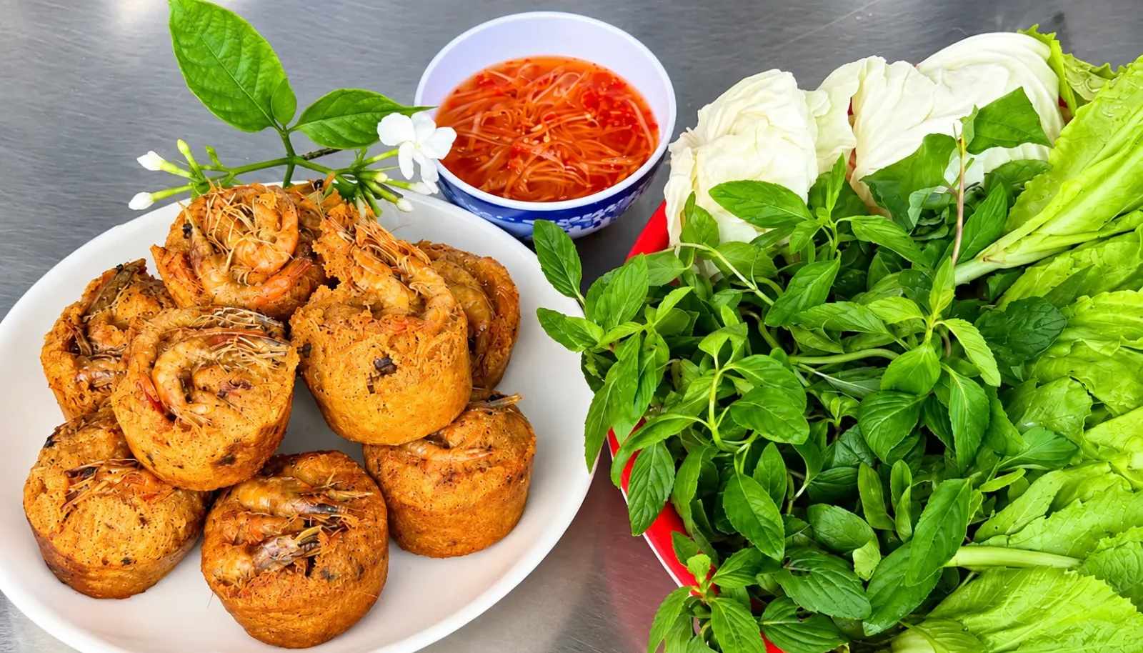 banh-cong-mon-an-dan-da-mang-dam-huong-vi-soc-trang