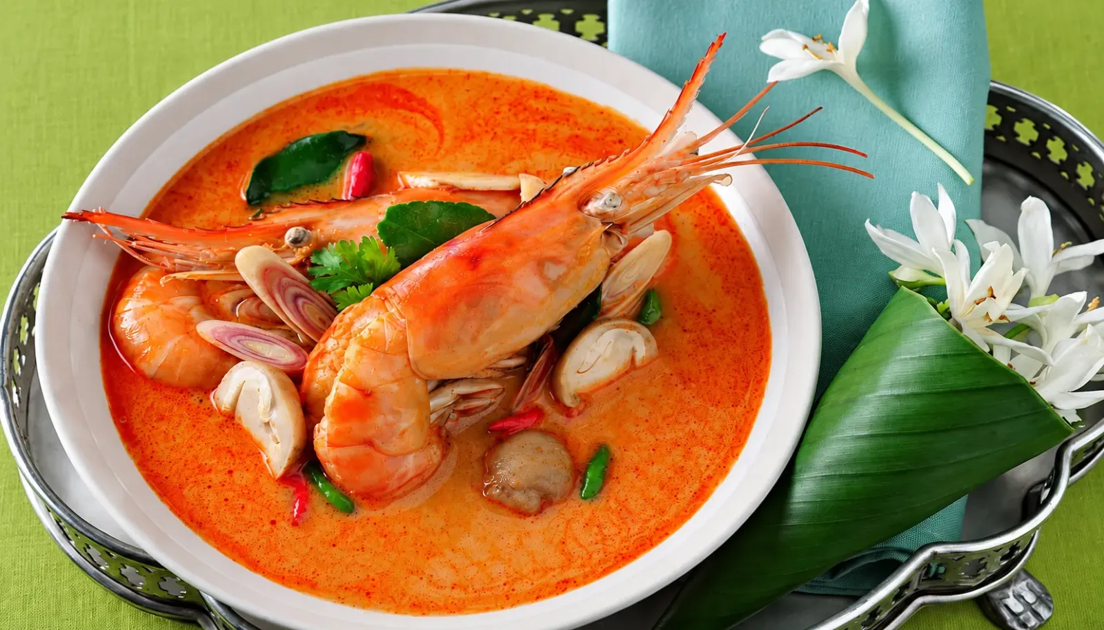 tom-yum-huong-vi-chua-cay-dac-trung-xu-chua-vang