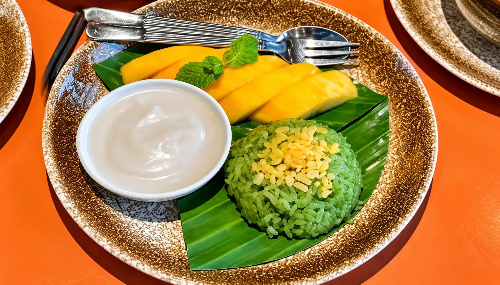 xoi-xoai-mon-trang-mieng-ngot-thom-noi-tieng-thai-lan