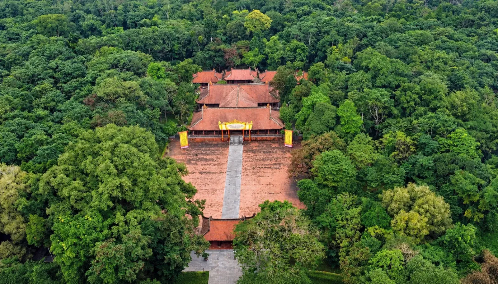 khu-di-tich-lam-kinh-giua-khong-gian-rung-xanh-tai-thanh-hoa