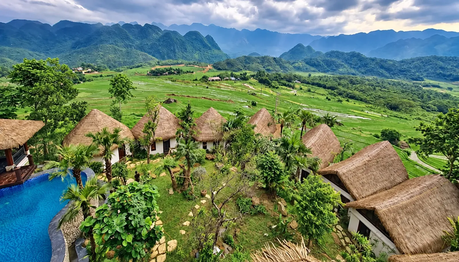 khung-canh-ban-lang-va-ruong-bac-thang-xanh-mat-tai-pu-luong-thanh-hoa