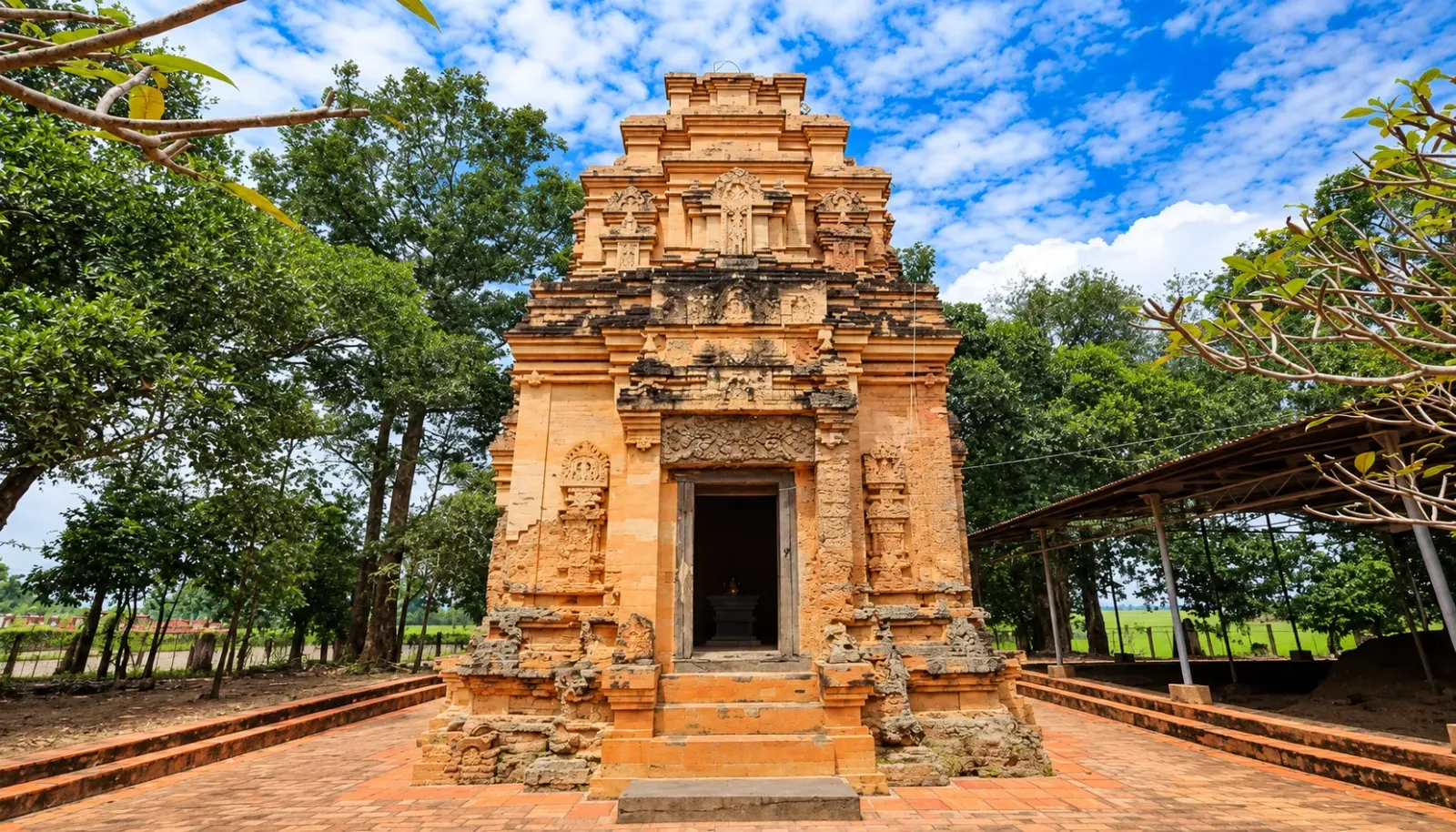thap-co-binh-thanh-mang-dau-an-kien-truc-cham-co-tai-tay-ninh