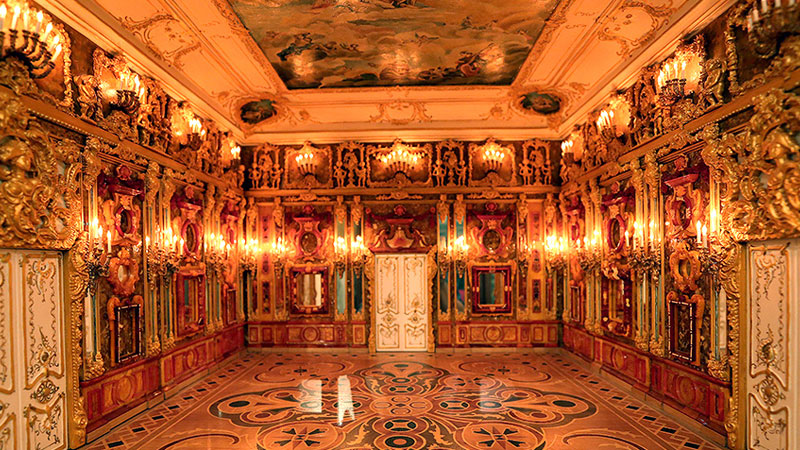 Phòng hổ phách xa hoa, ngập tràn sắc màu, được mệnh danh là kỳ quan thứ 8 thế giới