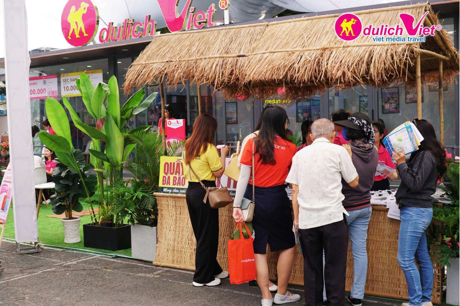 Gian hàng Du Lịch Việt thu hút đông đảo du khách