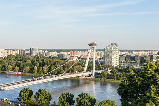 Di Sản Kiến Trúc: Sự Độc Đáo Của Cầu UFO Bratislava tại Slovakia