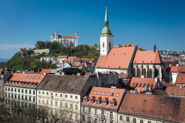 Di Sản Vô Tận: Nhà Thờ St. Martin's - Huyền Thoại Và Di Sản Lịch Sử Bratislava tại Slovakia