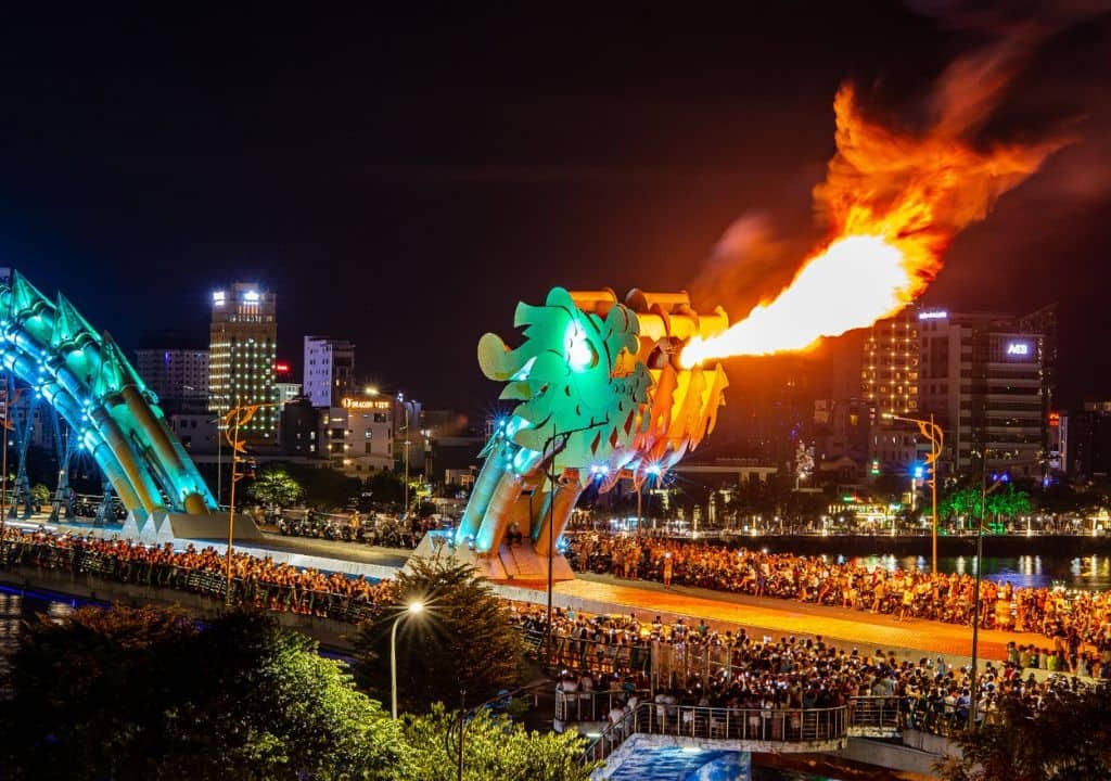 Du xuan Da Nang - Cau Rong phu nuoc-phun lua don Tet 2026 tren song Han.