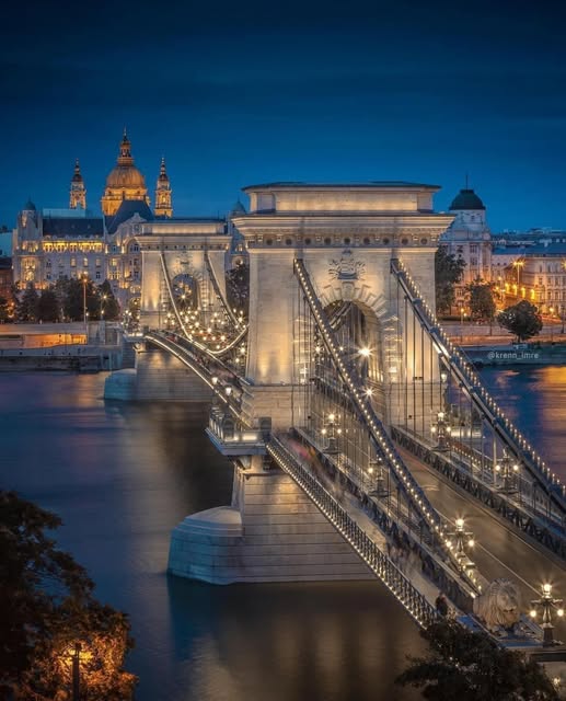 Cầu chain khi về đêm