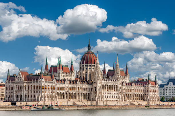 Tòa Nhà Quốc Hội Hungary Biểu Tượng Hùng Vĩ ở Budapest