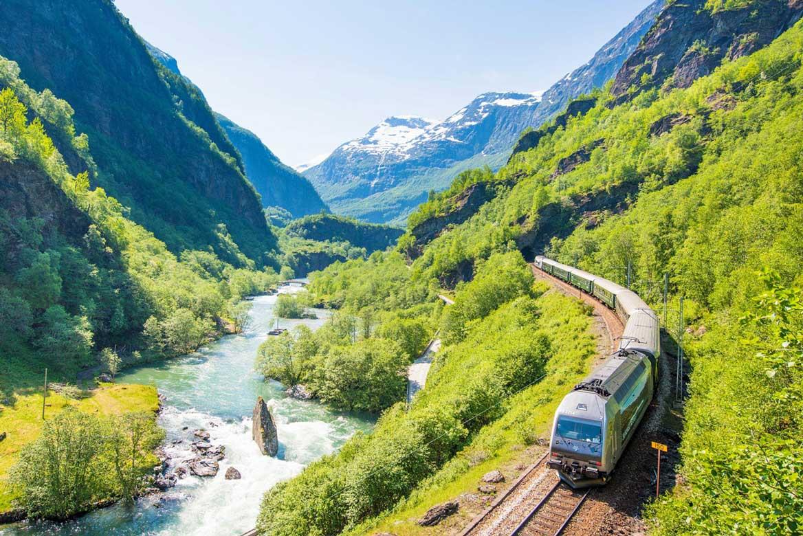 Làng Flåm thơ mộng bên vịnh Aurland