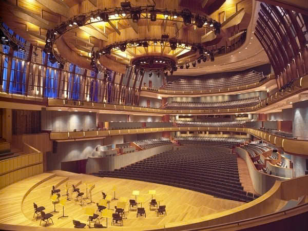 Bên trong Nhà hát Opera Esplanade