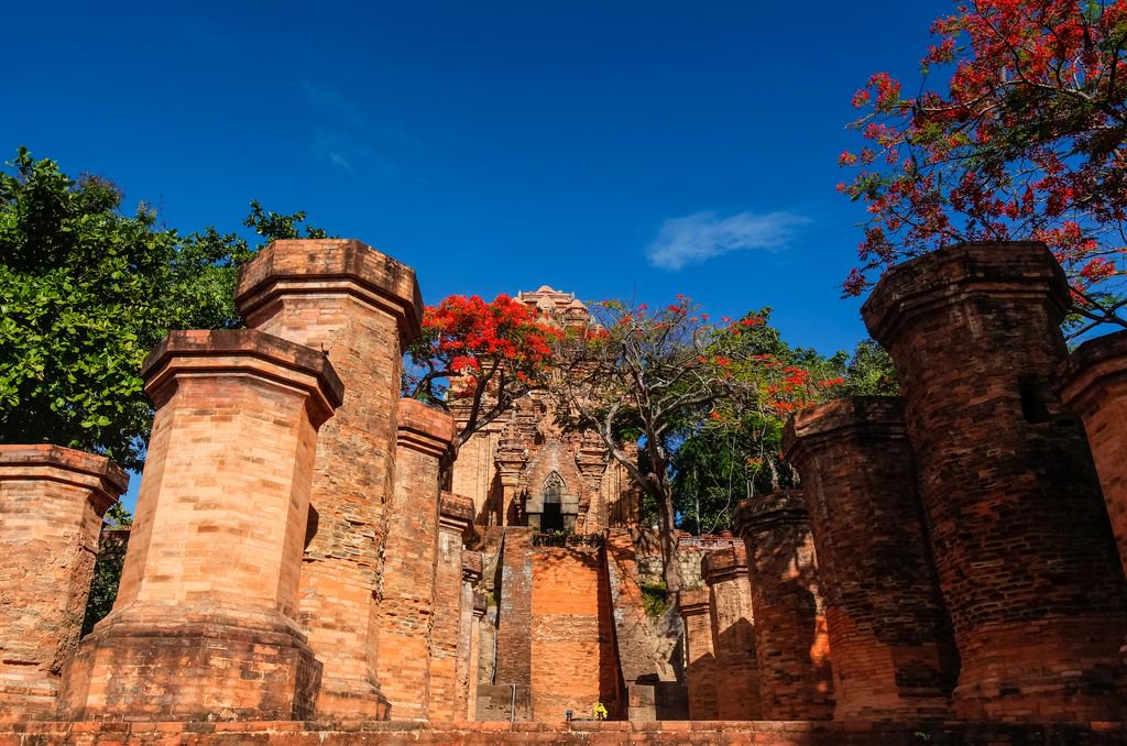 Kinh nghiệm du lịch Nha Trang dành cho người đi lần đầu Thap-ba-Ponagar
