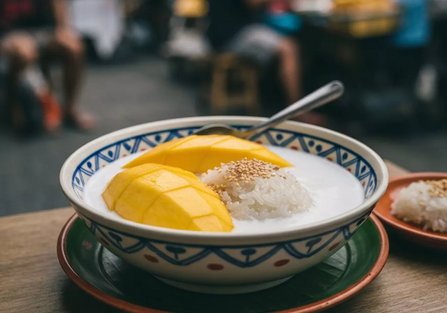 Kem dừa mát lạnh trong vỏ dừa