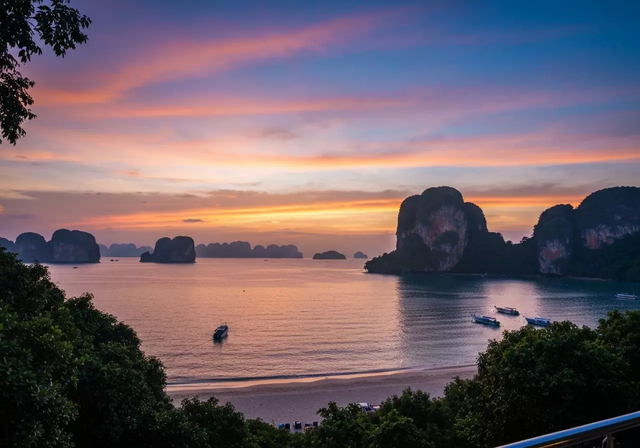Hoàng hôn tuyệt đẹp trên biển Krabi