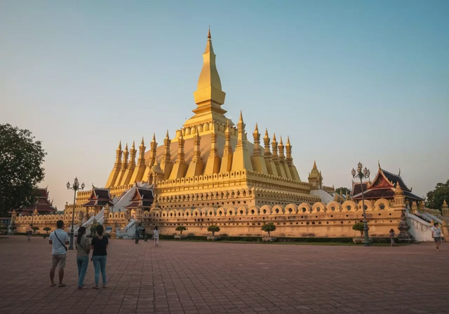 Cổng Patuxay, Khải Hoàn Môn của Viêng Chăn
