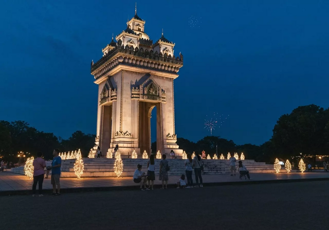 Khải Hoàn Môn Patuxay ở Vientiane, Lào