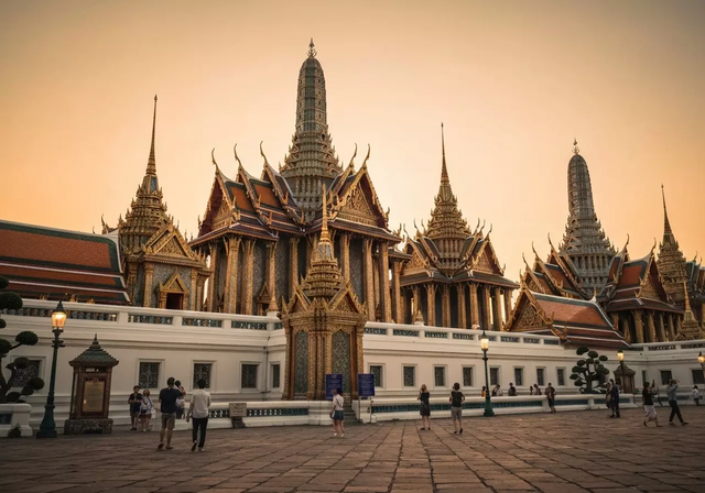 Chùa Phật Ngọc (Wat Phra Kaew) trong Cung điện Hoàng gia Thái Lan