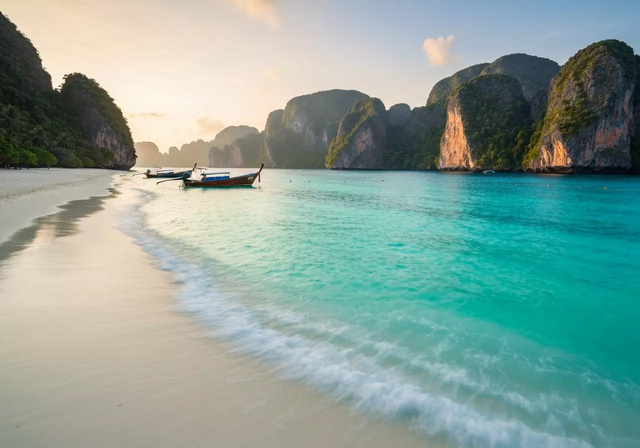 Vịnh Maya (Maya Bay), một phần của quần đảo Phi Phi - Thái Lan