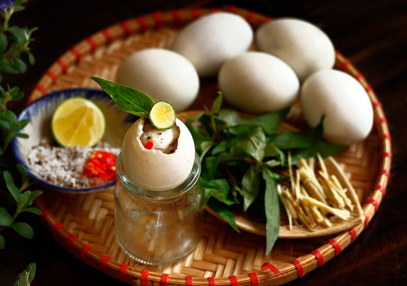 Hột Vịt Lộn - Món Ăn Đặc Sắc Gây Bão Trong Ẩm Thực Việt Nam