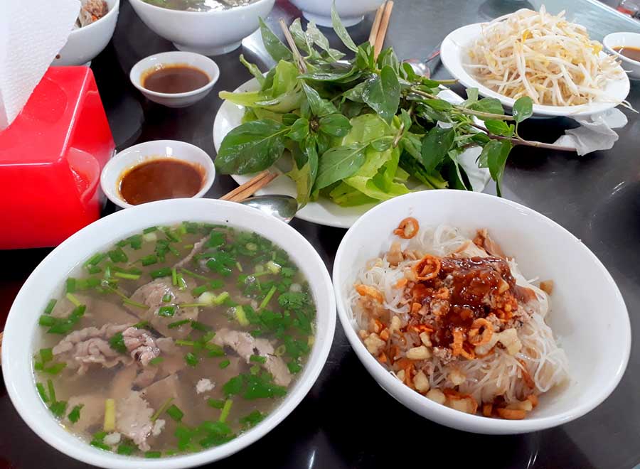 Phở 1 tô đã no, nhưng phở này phải ăn 2 tô - Phở Hai Tô Gia Lai