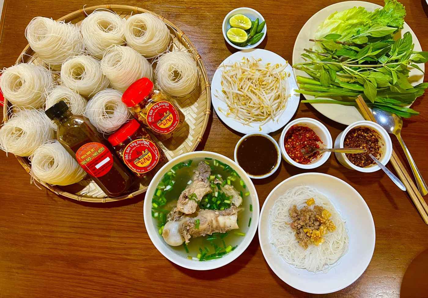 Phở 1 tô đã no, nhưng phở này phải ăn 2 tô - Phở Hai Tô Gia Lai