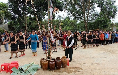 Rượu Cần – Hương Vị Đậm Đà Văn Hóa Tây Nguyên