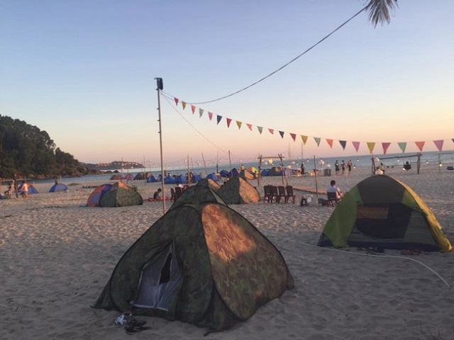 https://dulichviet.com.vn/images/bandidau/bai-bien-Canh-Duong-2.jpg