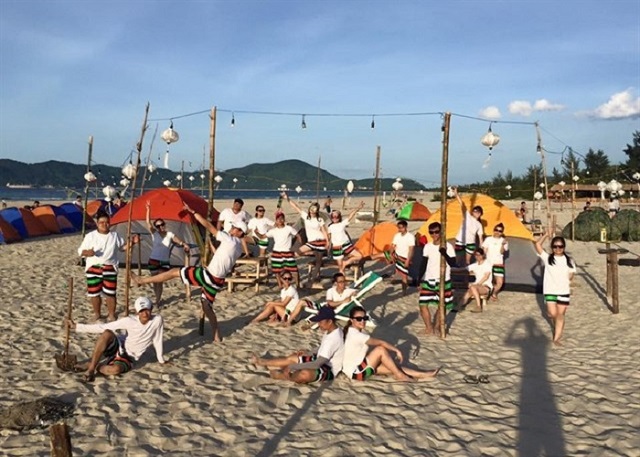 https://dulichviet.com.vn/images/bandidau/bai-bien-Canh-Duong-3.jpg