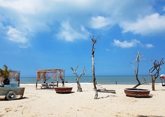 Bờ biển được thiết kế với nhiều góc sống ảo đỉnh cao