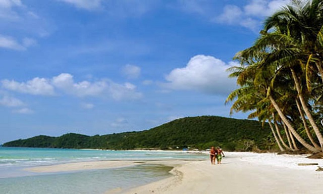 Bãi biển Sơn Hào là bãi biển sạch nhất trong các bãi biển tại Quảng Ninh