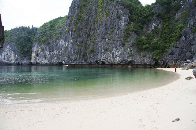 Ti Tốp là bãi biển độc đáo tại Quảng Ninh