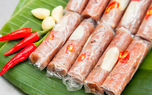 Nem chua là món ăn không thể bỏ lỡ khi đến biển Hải Tiến Thanh Hóa
