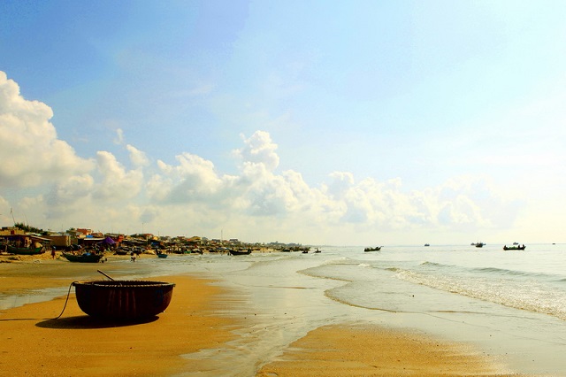 Nhiều làng chài tại bãi biển Phước Hải